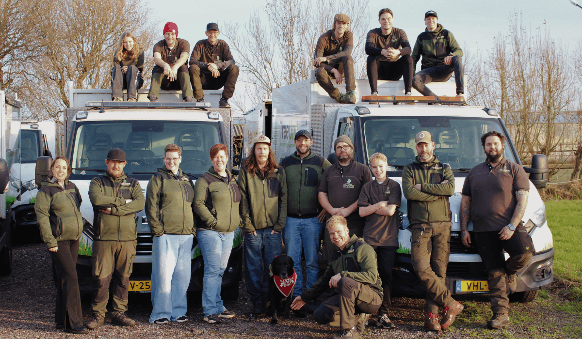 Het team van TreeUnit voor hun bedrijfsbussen